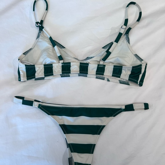 Solid & striped bikini - Picture 3 of 5